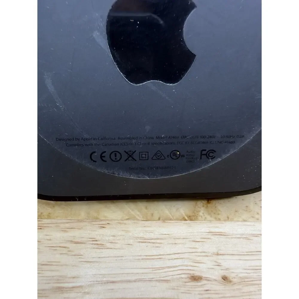 Apple A1469 TV 3rd Gen HD Wi-Fi Steaming Device W/White Remote No Cable